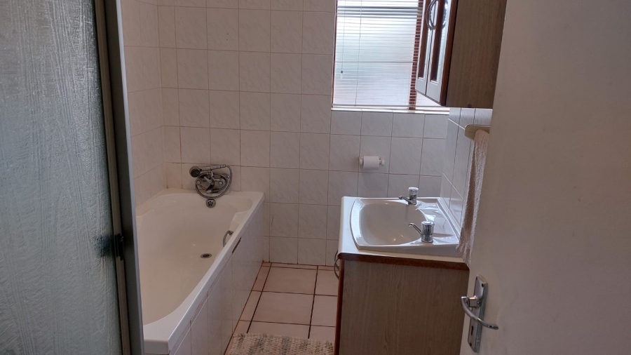 2 Bedroom Property for Sale in Langenhovenpark Free State